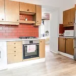 Private Rooms In Shared Apt At Central Location For Longstays