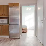 Private Rooms In Shared Apt At Central Location For Longstays