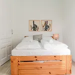Private Rooms In Shared Apt At Central Location For Longstays